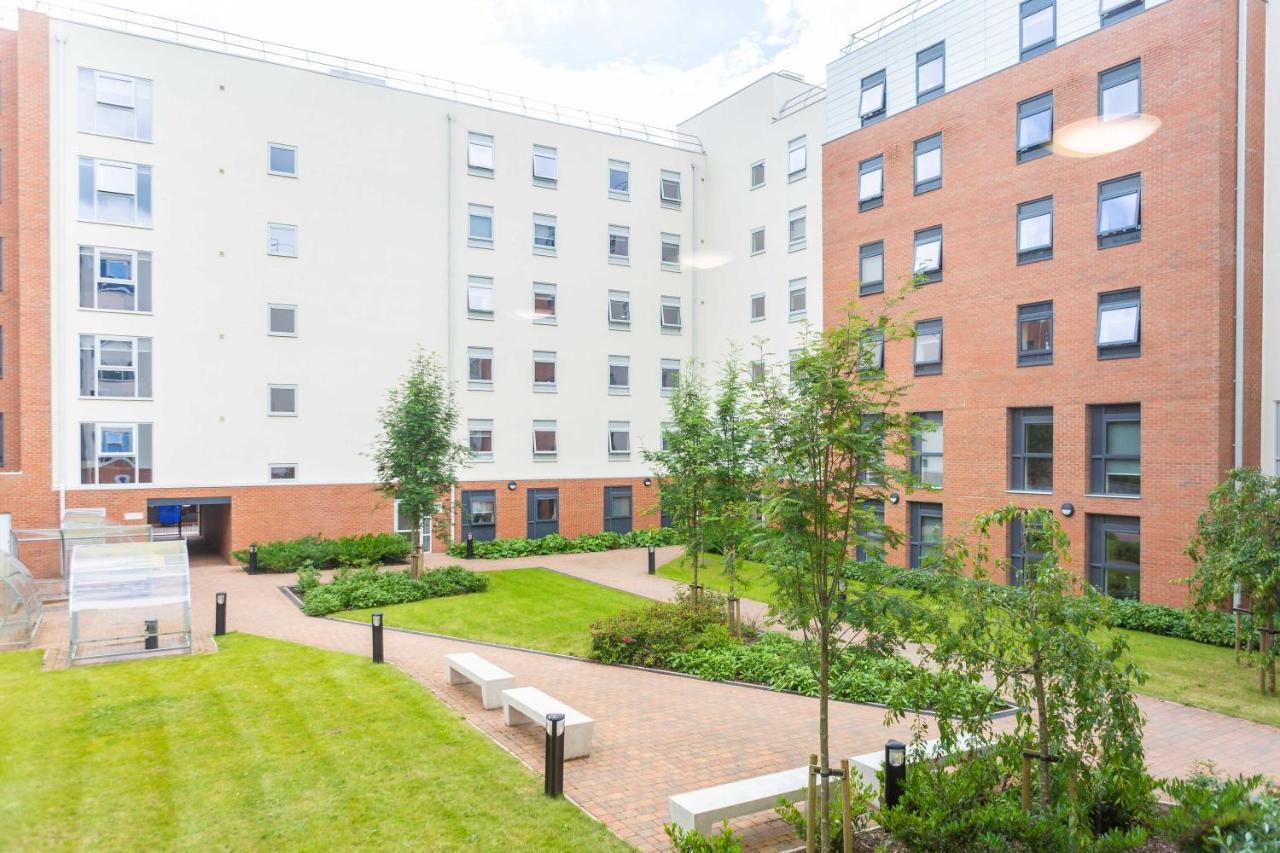 Newton Court Newcastle Ensuite Rooms 뉴캐슬어폰타인 외부 사진